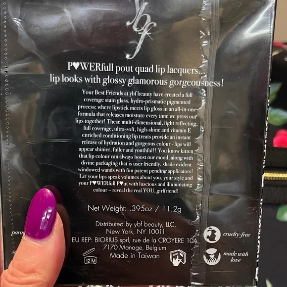 EUC Juicy Couture Sport Yourself overnight weekender duffle bag blk with roses - Picture 13 of 16